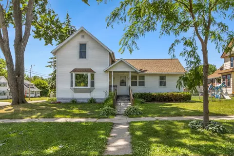 528 4th St, Baraboo, WI 53913