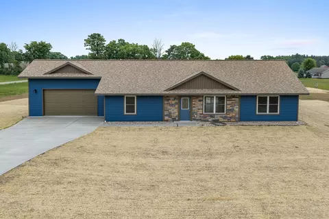 1123 S Gale Ln, Wisconsin Dells, WI 53965