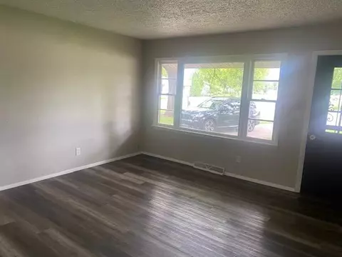 Living - 638 E Columbine Dr, Beloit, WI 53511 photo 2 of 2