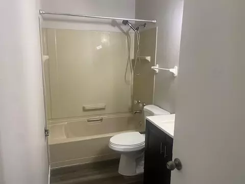 Bath - 638 E Columbine Dr, Beloit, WI 53511 photo 1 of 1