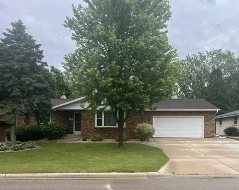 120 Arbor Hill Dr, Janesville, WI 53548