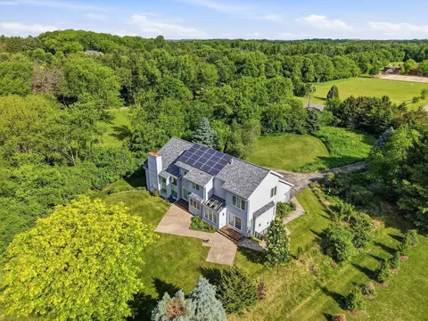 8685 Airport Rd, Middleton, WI 53562
