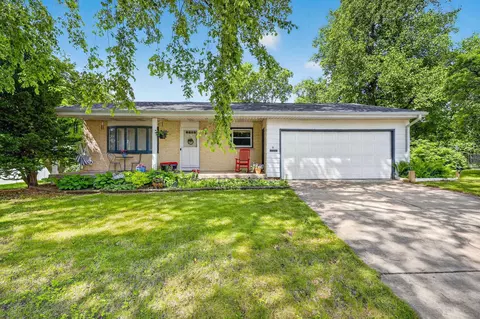18 Ellie Cir, Madison, WI 53714