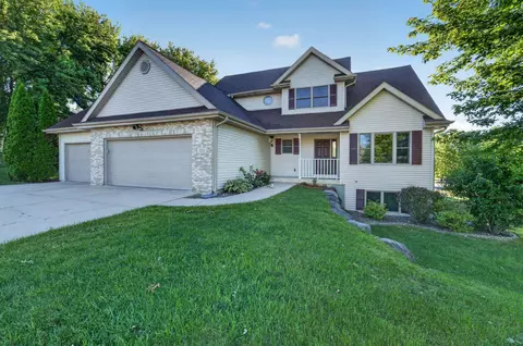 211 N Heatherstone Dr, Sun Prairie, WI 53590