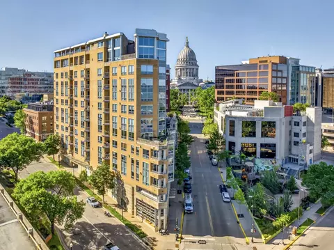 125 N Hamilton St #806, Madison, WI 53703