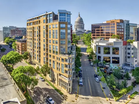 125 N Hamilton St #806, Madison, WI 53703