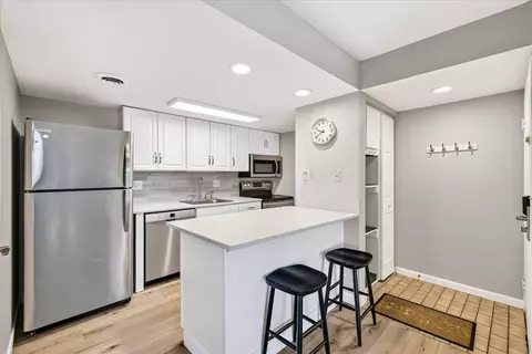 539 Donofrio Dr, Madison, WI 53719