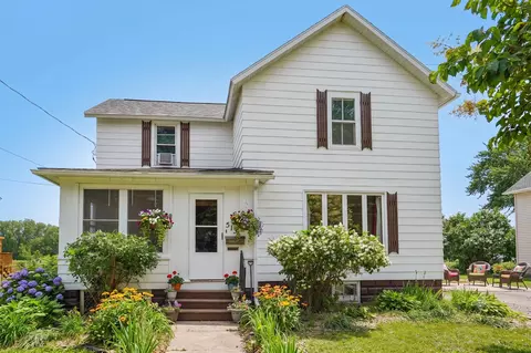 513 S Waterloo St, Columbus, WI 53925