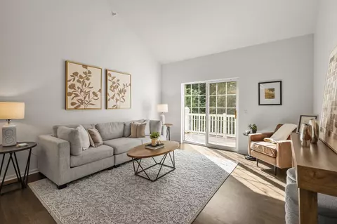 18 Kings Mill Cir #301, Madison, WI 53718