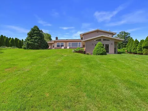 6689 Highland Dr, Windsor, WI 53598