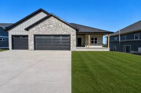 1771 Woodford Rd, Cross Plains, WI 53528