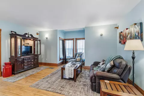 Living - 7 E Rollin St, Edgerton, WI 53534 photo 2 of 3