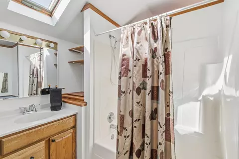 Bath - 7 E Rollin St, Edgerton, WI 53534 photo 4 of 6