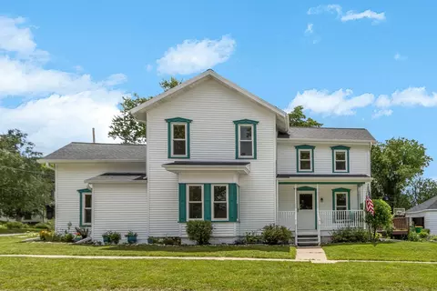 7 E Rollin St, Edgerton, WI 53534