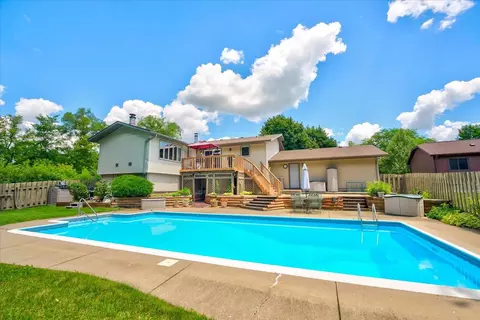 6 Stacy Ln, Madison, WI 53716