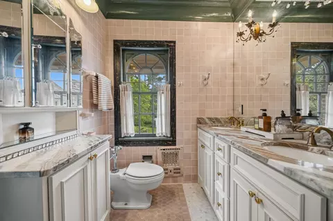 Bath - 1614 Emerson St, Beloit, WI 53511 photo 11 of 13