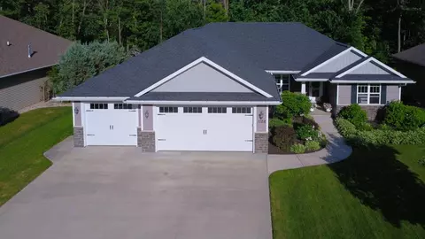 1126 Folkestone Dr, Green Bay, WI 54313