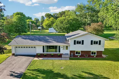 w7810 Star Court Road, Pardeeville, WI 53954