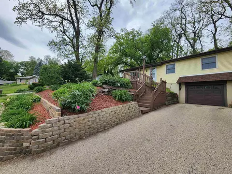 400 Woodcrest Ln, Milton, WI 53563