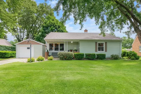 190 Hillcrest Cir, Sun Prairie, WI 53590