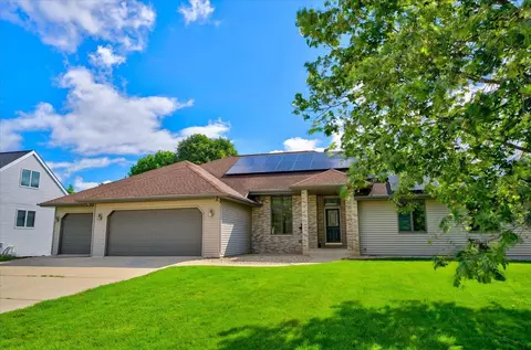 720 Waveland Rd, Janesville, WI 53548