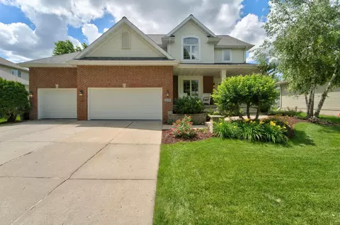 606 Pleasant Valley Pkwy, Waunakee, WI 53597