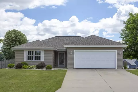 225 Pioneer Dr, Johnson Creek, WI 53038