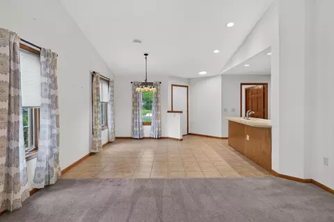 669 Springbrook Cir, Deforest, WI 53532 photo 10