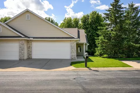 669 Springbrook Cir, Deforest, WI 53532 photo 2