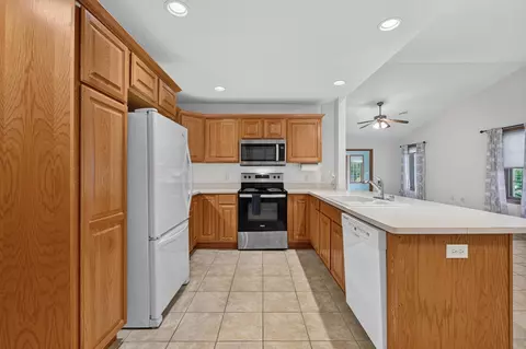 669 Springbrook Cir, Deforest, WI 53532 photo 24