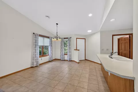 669 Springbrook Cir, Deforest, WI 53532 photo 12