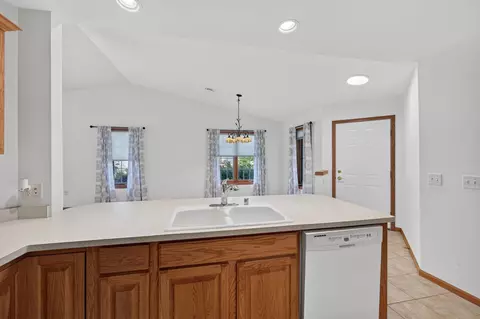 669 Springbrook Cir, Deforest, WI 53532 photo 27