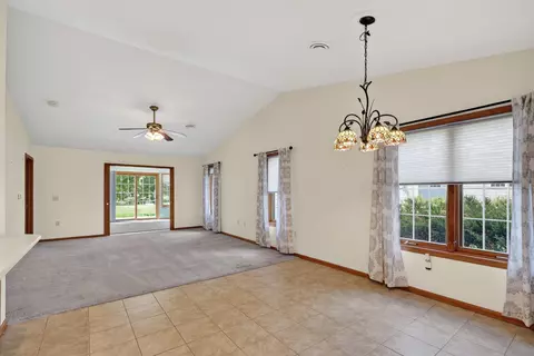669 Springbrook Cir, Deforest, WI 53532 photo 7