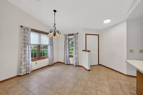 669 Springbrook Cir, Deforest, WI 53532 photo 9