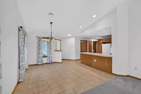 669 Springbrook Cir, Deforest, WI 53532 photo 18