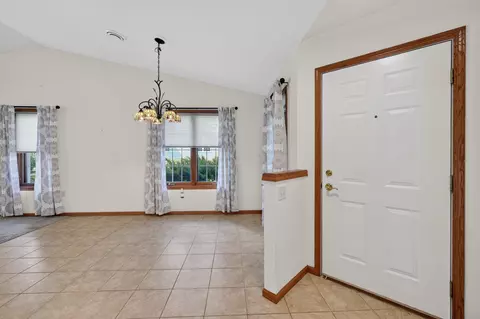 669 Springbrook Cir, Deforest, WI 53532 photo 6