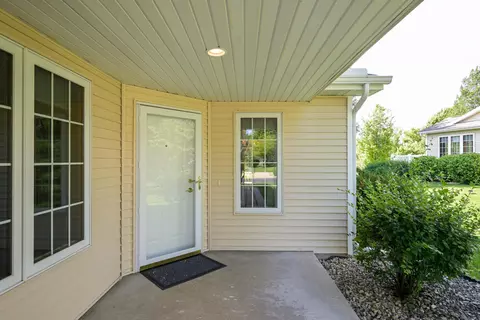 669 Springbrook Cir, Deforest, WI 53532 photo 5
