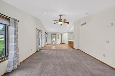 669 Springbrook Cir, Deforest, WI 53532 photo 13