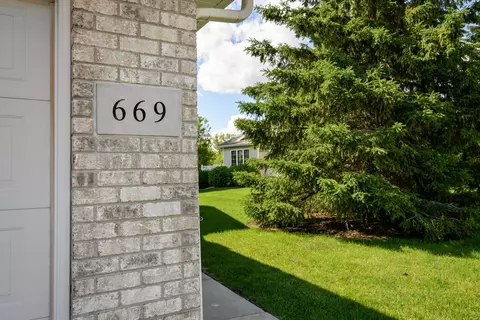 669 Springbrook Cir, Deforest, WI 53532 photo 4
