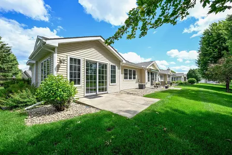669 Springbrook Cir, Deforest, WI 53532 photo 3