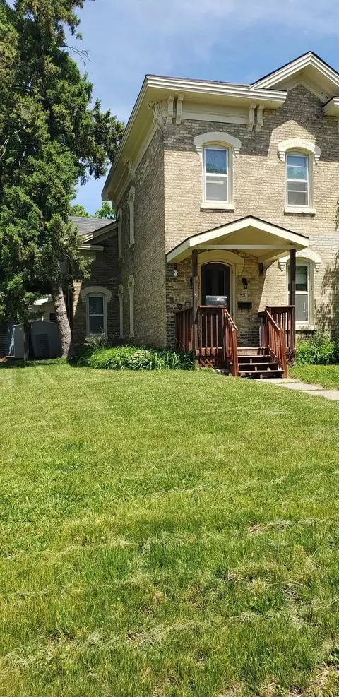 231 4th St, Baraboo, WI 53913