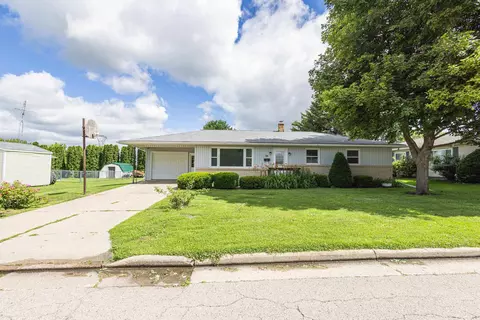 415 W Benton St, Cuba City, WI 53807