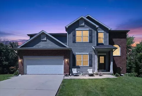 5150 Crescent Oaks Dr, Madison, WI 53704