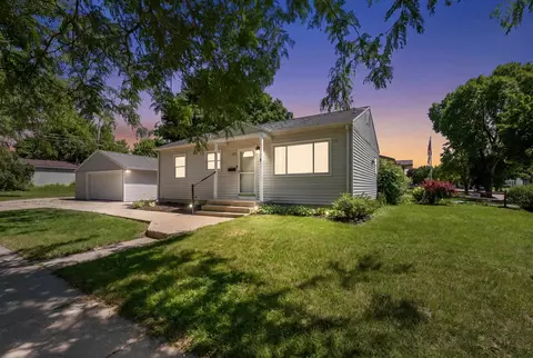 2102 S 99th St, West Allis, WI 53227