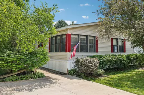 4823 Schoen Rd #109, Union Grove, WI 53182