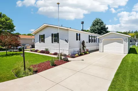504 Harbor Heights Dr, Waterford, WI 53185