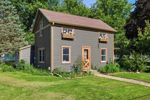 3 E Whitechapel St, Mazomanie, WI 53560