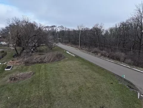 34 Ervins Pl, Sussex, WI 53089