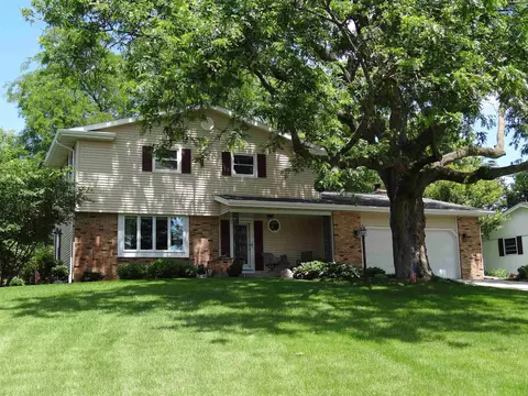 531 Greendale Dr, Janesville, WI 53546