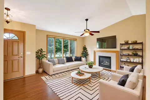 6 Autumn Jade Ct, Madison, WI 53719